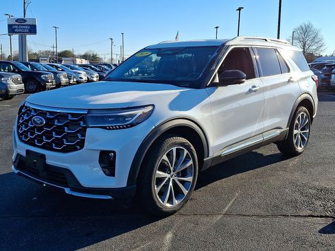 Used 2025 Ford Explorer Platinum w/ Ultimate Package image 3