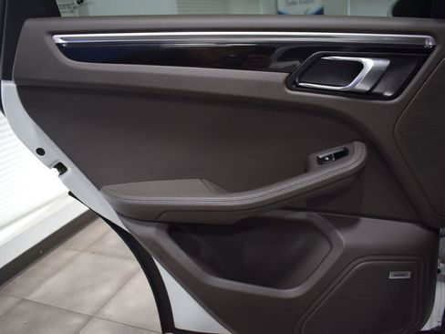 Used 2018 Porsche Macan S image 12