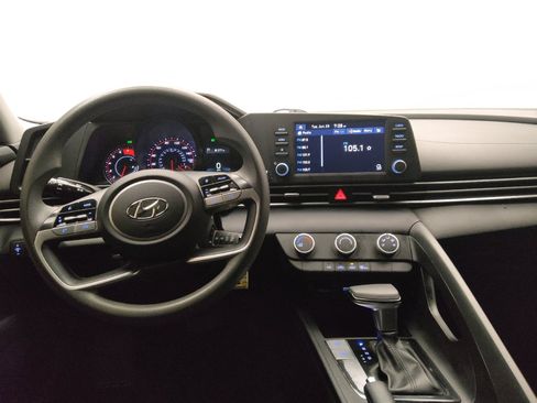 Used 2022 Hyundai Elantra SE FWD image 22