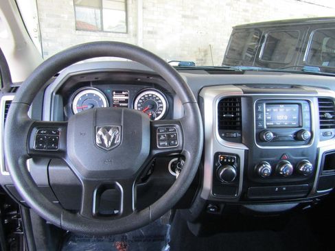 Used 2019 RAM 1500 Classic SLT RWD image 15