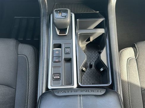 Used 2025 Nissan Pathfinder SV FWD image 27