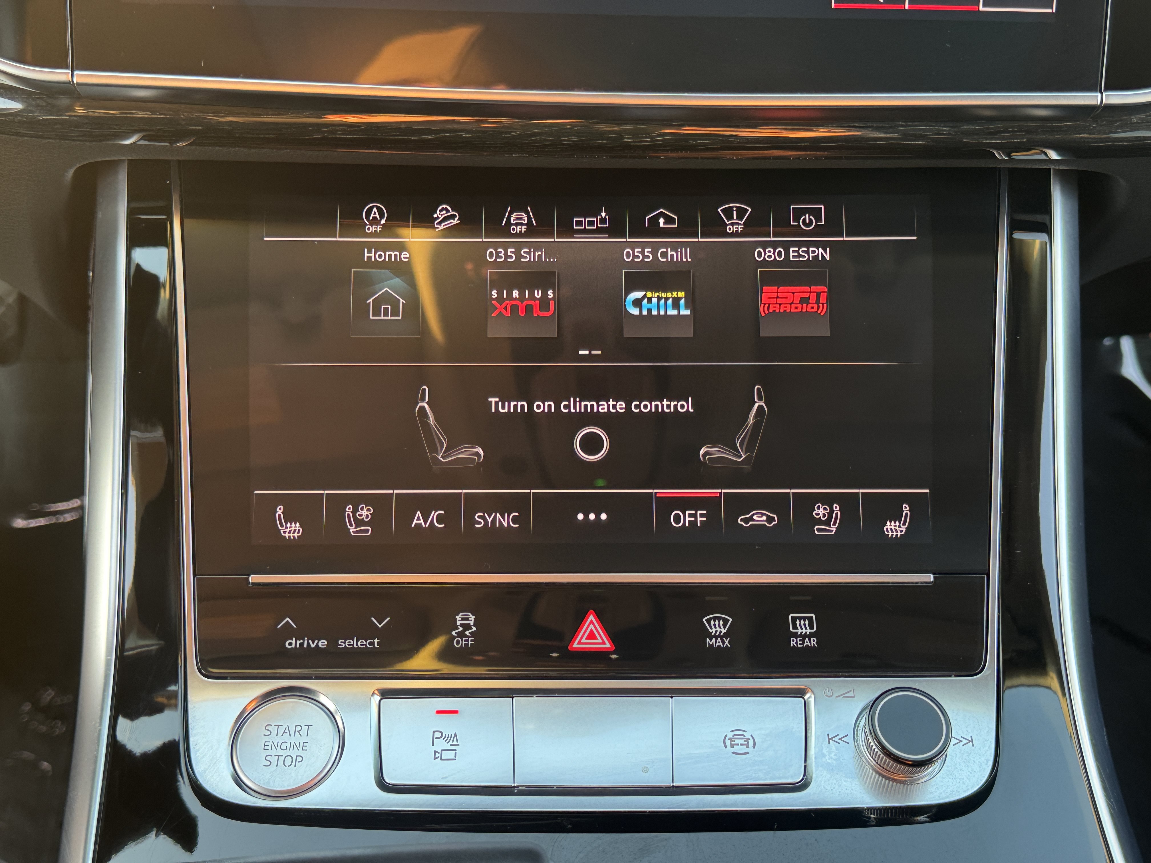 Used 2019 Audi Q8 Prestige w/ Luxury Package AWD/4WD image 23