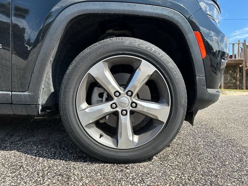 Used 2022 Jeep Grand Cherokee L Limited AWD/4WD image 7