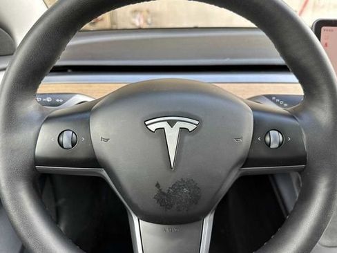 Used 2023 Tesla Model 3 Standard Range image 19