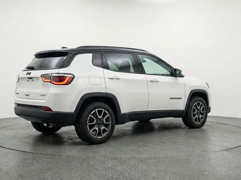 Used 2025 Jeep Compass Trailhawk AWD/4WD image 9