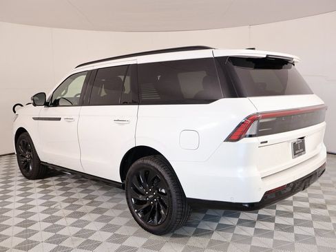 New 2025 Lincoln Navigator Reserve w/ Jet Appearance Package AWD/4WD image 24