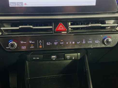 Used 2024 Kia Niro Wind FWD image 24