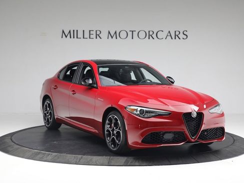 Used 2022 Alfa Romeo Giulia Veloce AWD/4WD image 11