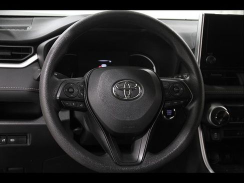 Used 2025 Toyota RAV4 XLE FWD image 7