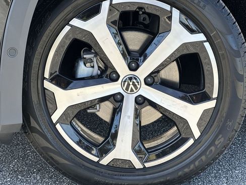New 2026 Volkswagen Tiguan SE image 10
