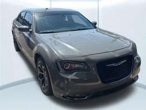 Used 2017 Chrysler 300 S w/ 300S Premium Group RWD image 3