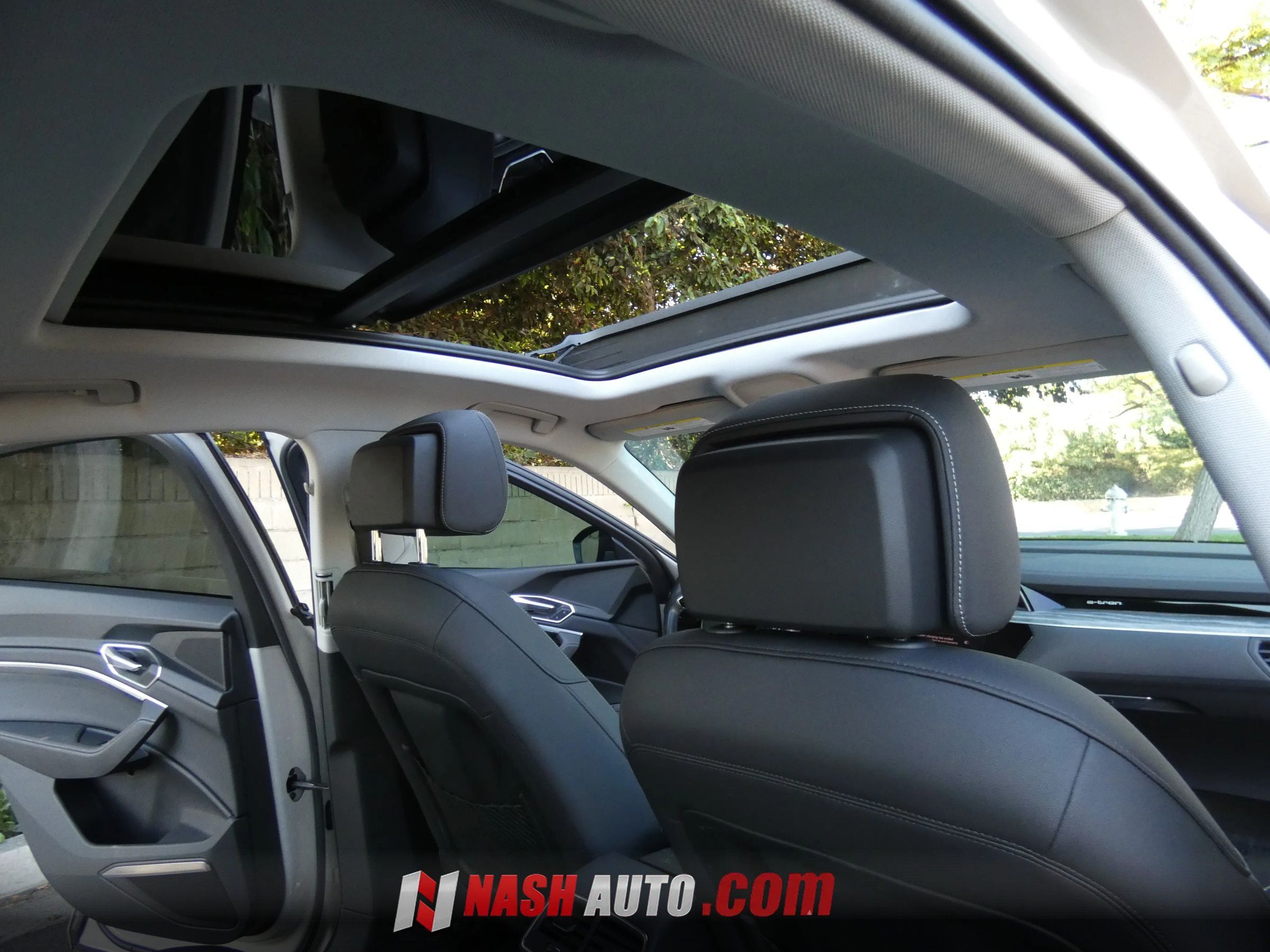 Used 2022 Audi e-tron Premium Plus w/ Premium Plus Package AWD/4WD image 43