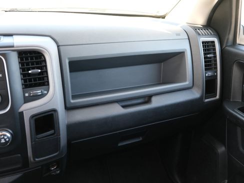 Used 2017 RAM 1500 Express AWD/4WD image 25