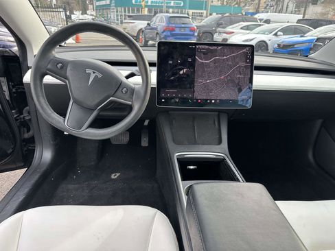 Used 2021 Tesla Model 3 Standard Range Plus image 17