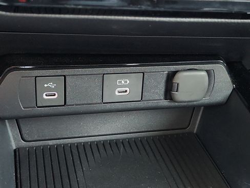 Used 2026 Toyota Prius FWD image 17