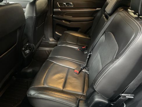 Used 2018 Ford Explorer Limited image 32
