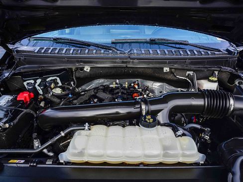 Certified 2024 Ford Expedition XLT image 24