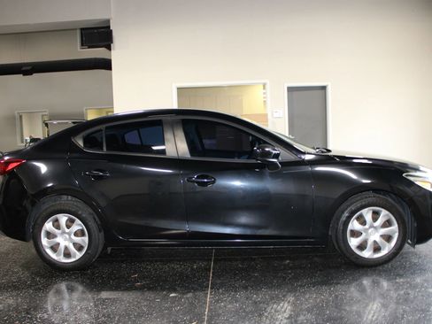 Used 2017 MAZDA MAZDA3 Sport image 2