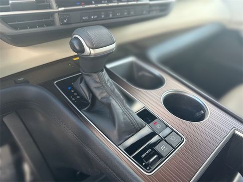 Used 2022 Toyota Sienna XLE image 19