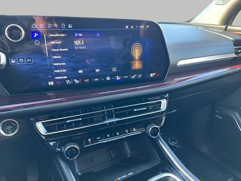 Used 2024 Chevrolet Traverse RS w/ LPO, Floor Liner Package image 10