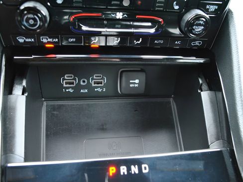 Used 2023 Jeep Grand Cherokee Altitude AWD/4WD image 11