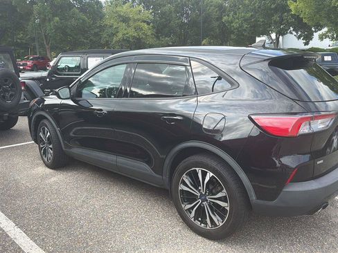 Used 2021 Ford Escape SE w/ SE Sport Appearance Package AWD/4WD image 3