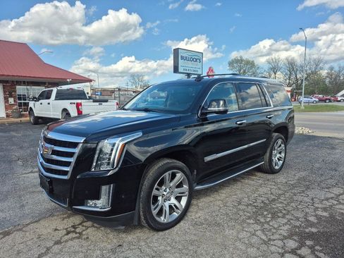 Used 2018 Cadillac Escalade Luxury image 1