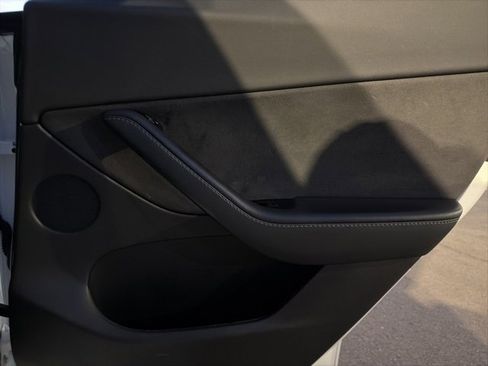 Used 2020 Tesla Model Y Long Range image 13