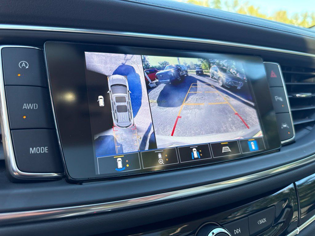 Used 2024 Buick Enclave Avenir w/ Avenir Technology Package AWD/4WD image 33