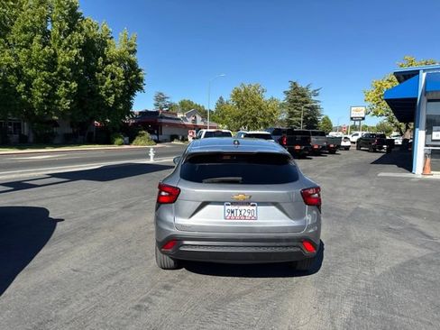 Used 2024 Chevrolet Trax LS w/ Driver Confidence Package FWD image 7
