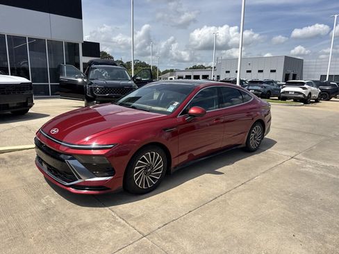Used 2024 Hyundai Sonata Limited FWD image 2