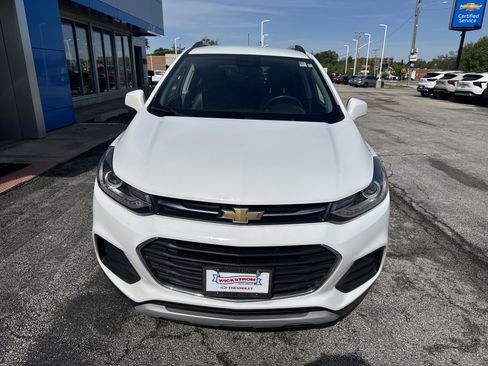 Used 2017 Chevrolet Trax LT w/ LT Convenience Package FWD image 3