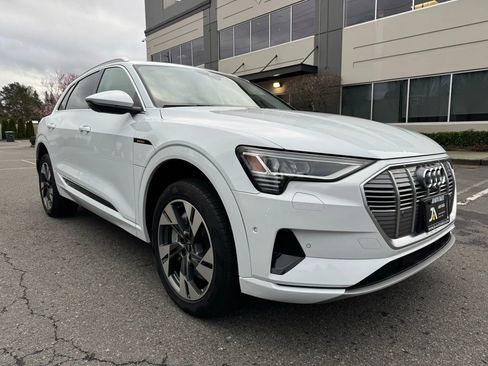 Used 2021 Audi e-tron Premium Plus w/ Premium Plus Package image 2