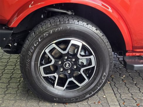 Used 2024 Ford Bronco Outer Banks image 11