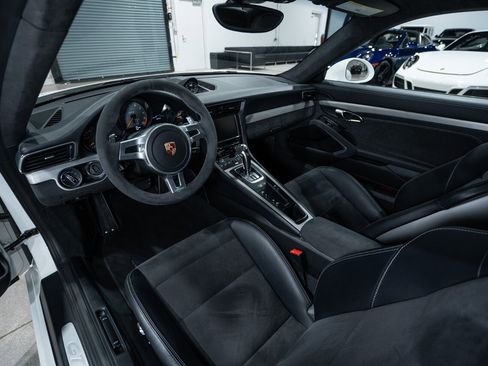 Used 2015 Porsche 911 GT3 RWD image 18