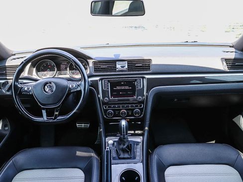 Used 2018 Volkswagen Passat 3.6 image 12