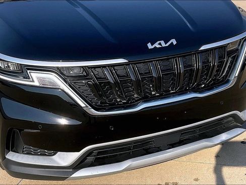 Used 2024 Kia Carnival EX FWD image 30