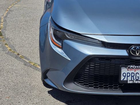 Used 2021 Toyota Corolla LE FWD image 3