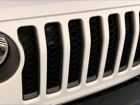 Used 2023 Jeep Gladiator Mojave w/ Cold Weather Group image 32