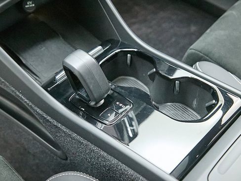 Certified 2023 Volvo XC40 Recharge Ultimate image 19