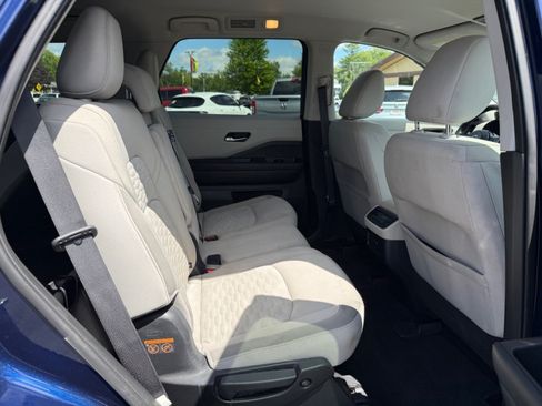 Used 2022 Nissan Pathfinder SV AWD/4WD image 23