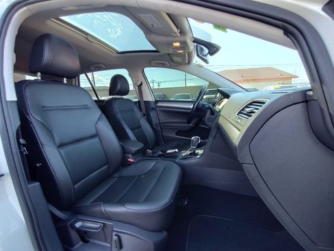 Used 2016 Volkswagen Golf SE image 48