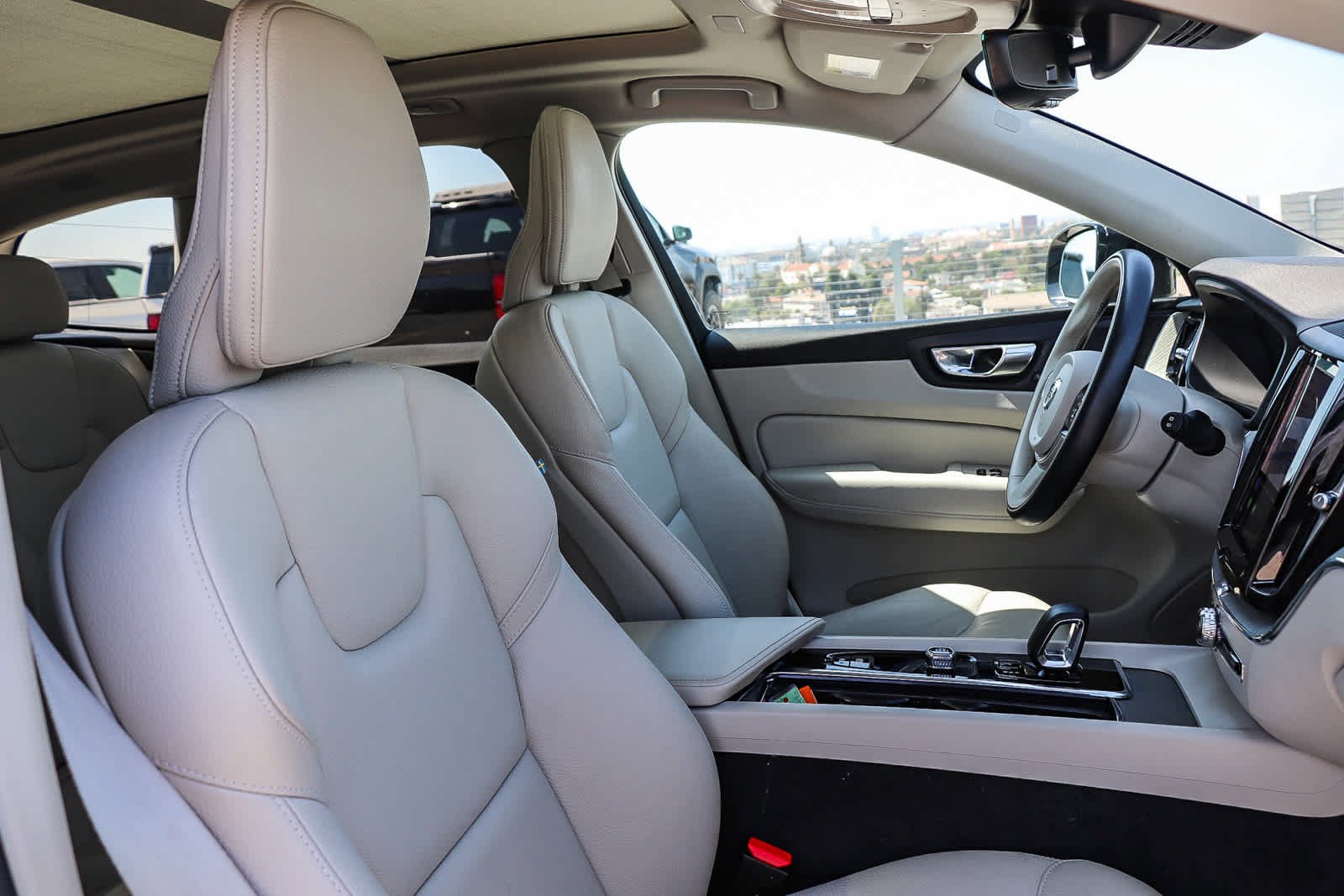 Used 2023 Volvo XC60 T8 Plus w/ Climate Package AWD/4WD image 18