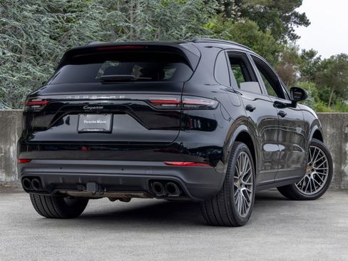 Certified 2023 Porsche Cayenne Platinum Edition AWD/4WD image 11