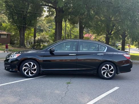 Used 2017 Honda Accord EX-L image 3