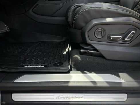 Used 2022 Lamborghini Urus image 57