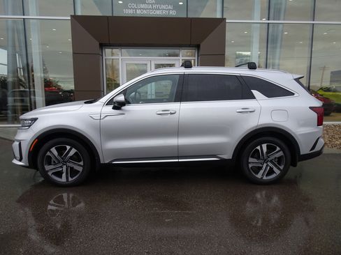 Used 2023 Kia Sorento SX Prestige image 2