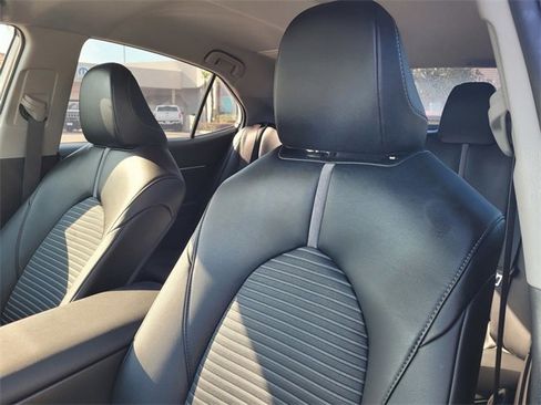 Used 2024 Toyota Camry SE image 11