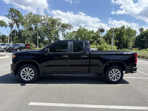 Used 2020 Chevrolet Silverado 1500 Custom w/ Custom Value Package AWD/4WD image 6