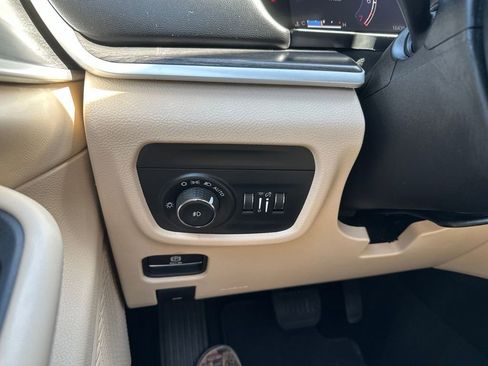 Used 2023 Jeep Grand Cherokee Limited AWD/4WD image 26